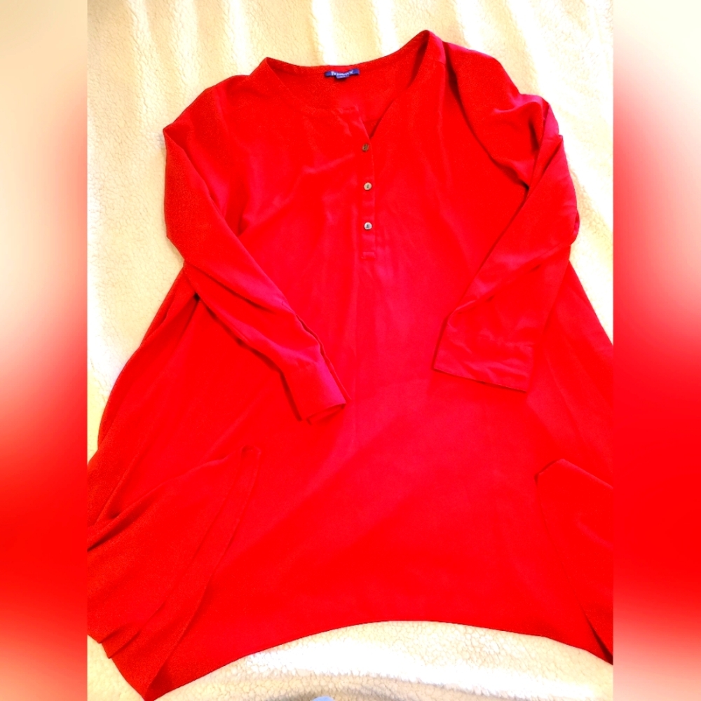 Romans womens 20w polyester pullover extra long Sharkbite blouse.